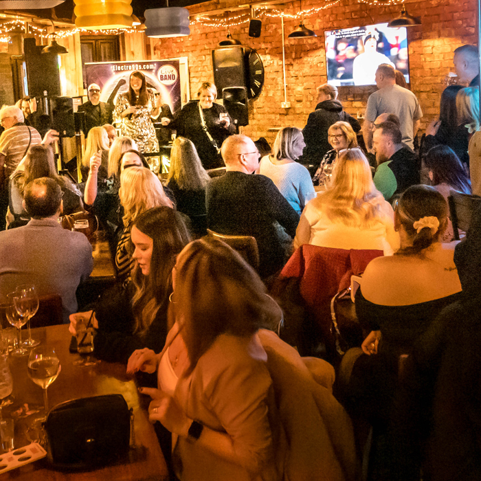 Emma Louise Jackson and Electro 90s playing 1990s dance music